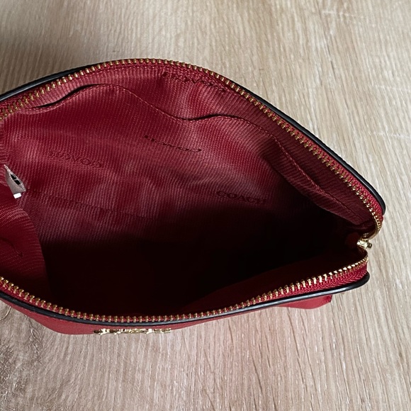 Leather COACH Cosmetic Case in Scarlet #49748 - Picture 4 of 6